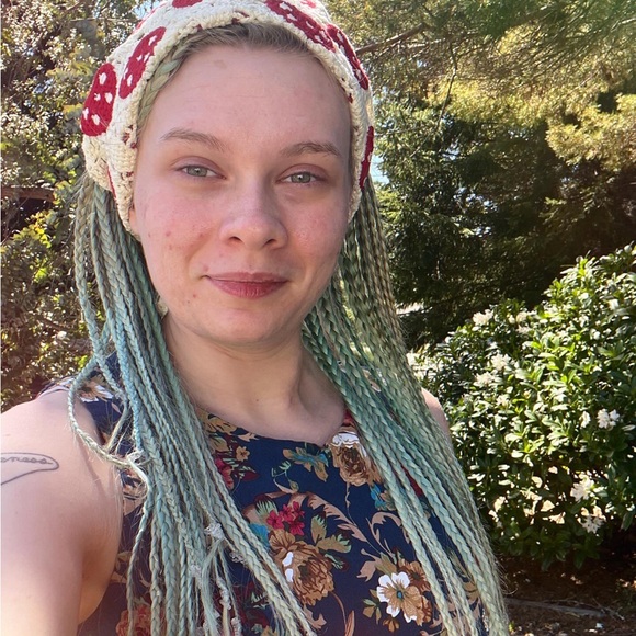 Meet your Posher, Hannah - Picture 1 of 1